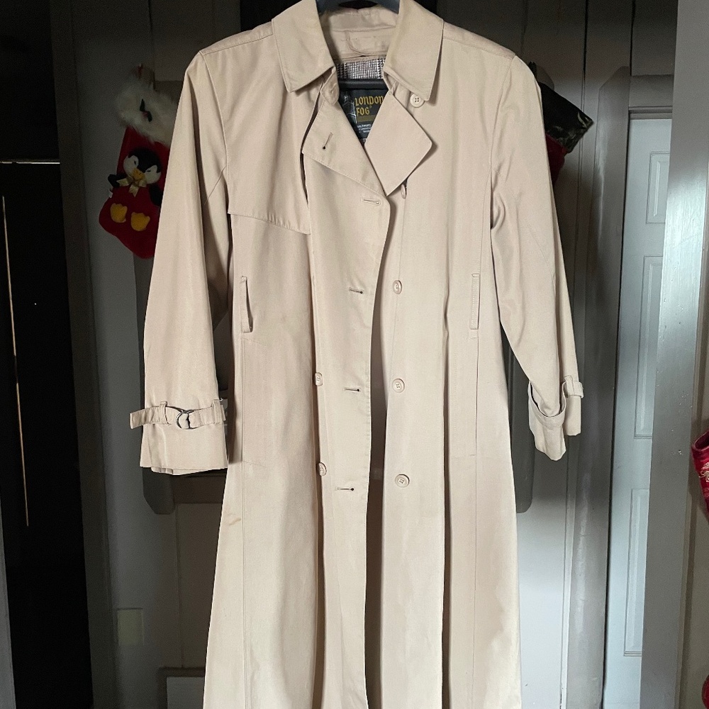 London Fog Women’s Rain Coat. Size 10 Petit